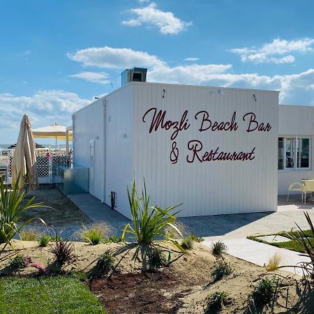 Happy Whale Apartment Rimini Exterior photo