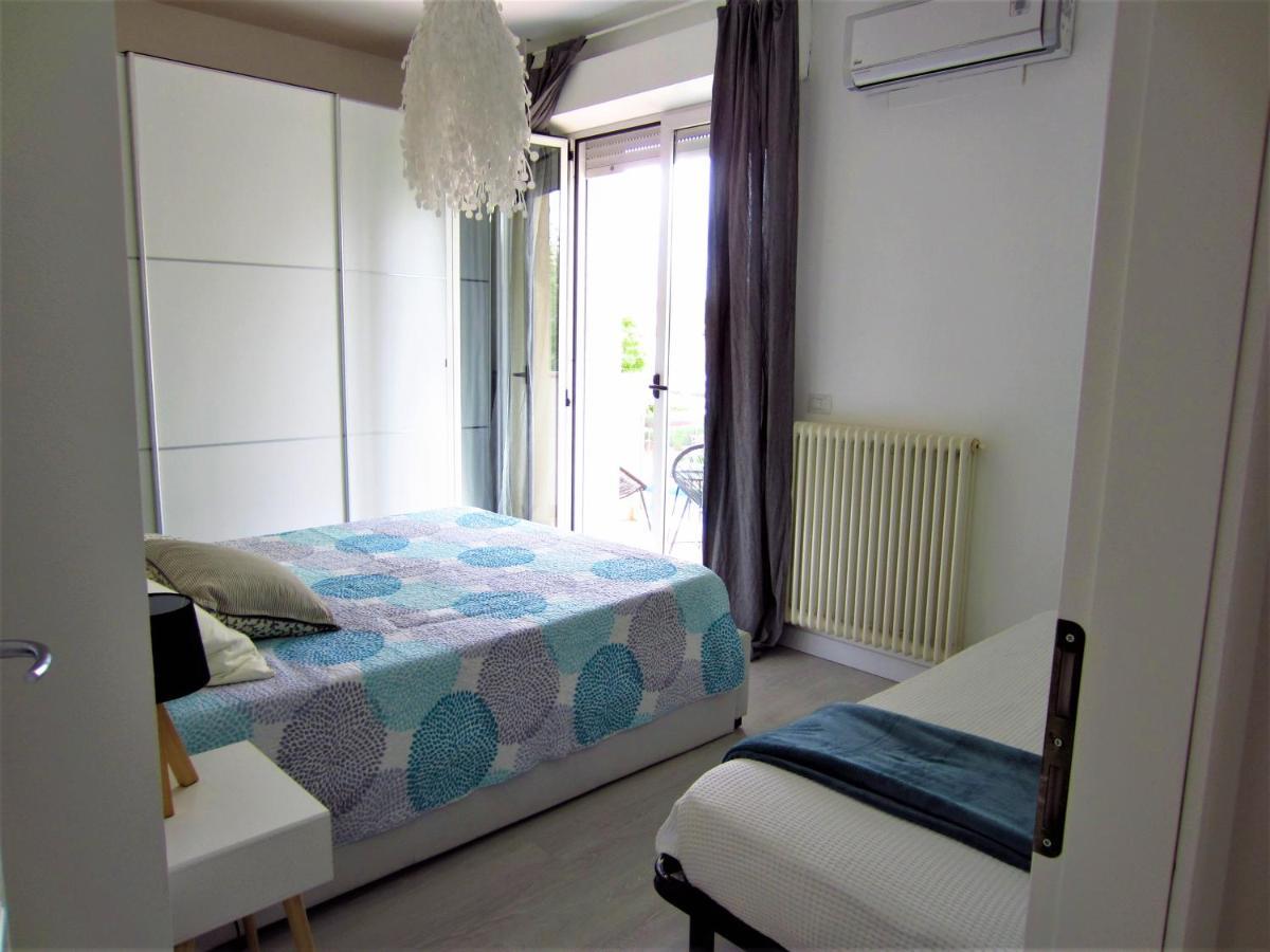 Happy Whale Apartment Rimini Exterior photo