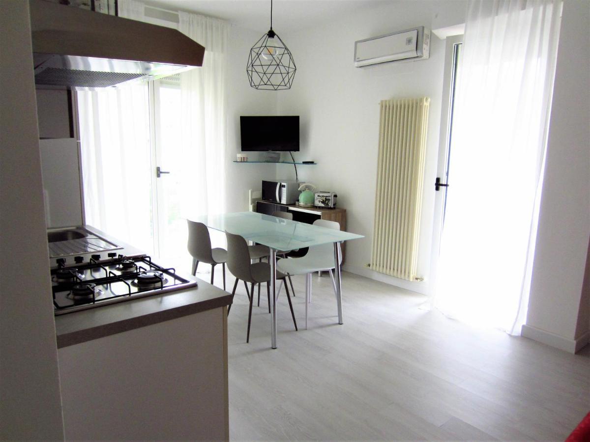 Happy Whale Apartment Rimini Exterior photo