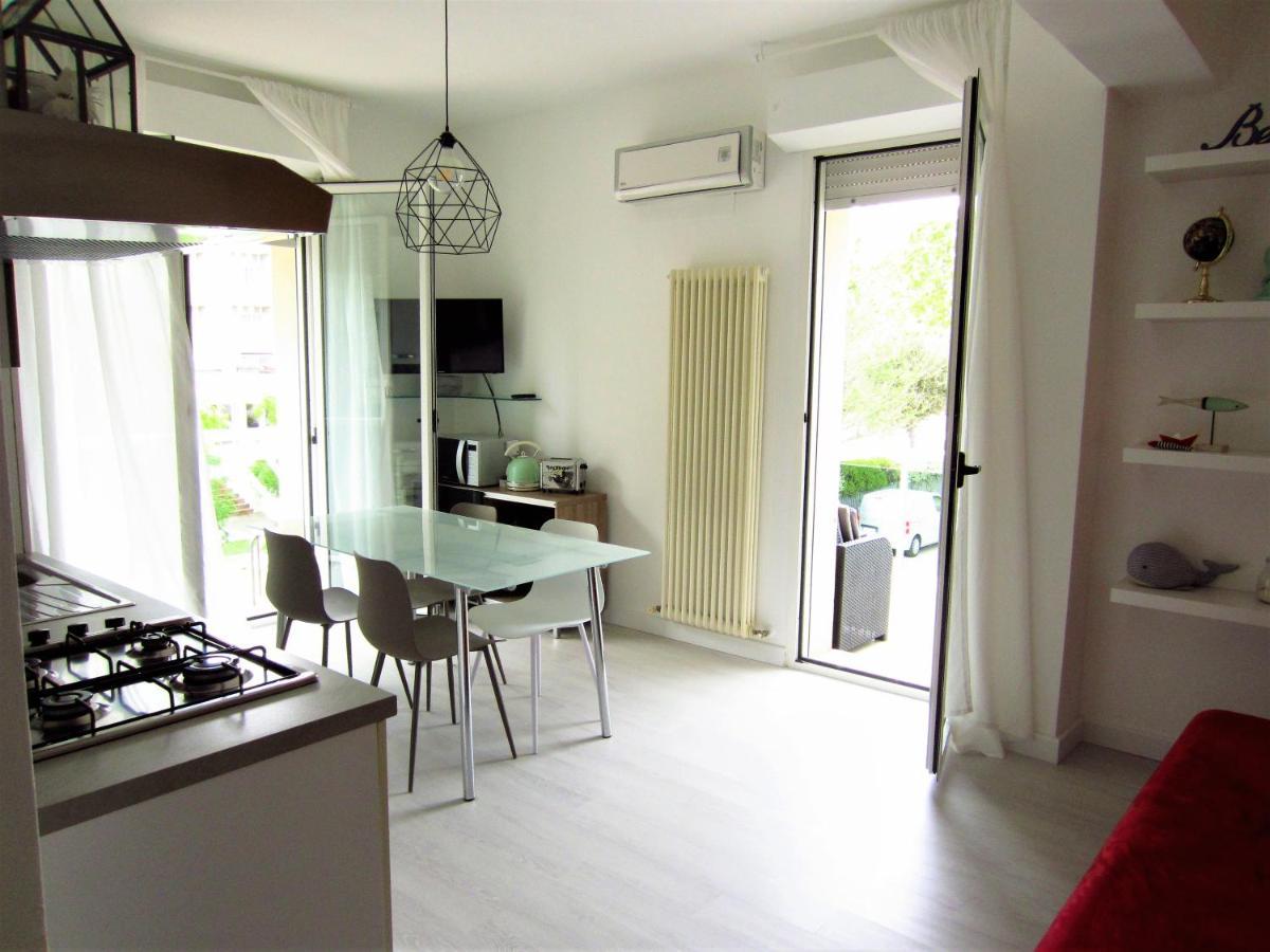 Happy Whale Apartment Rimini Exterior photo