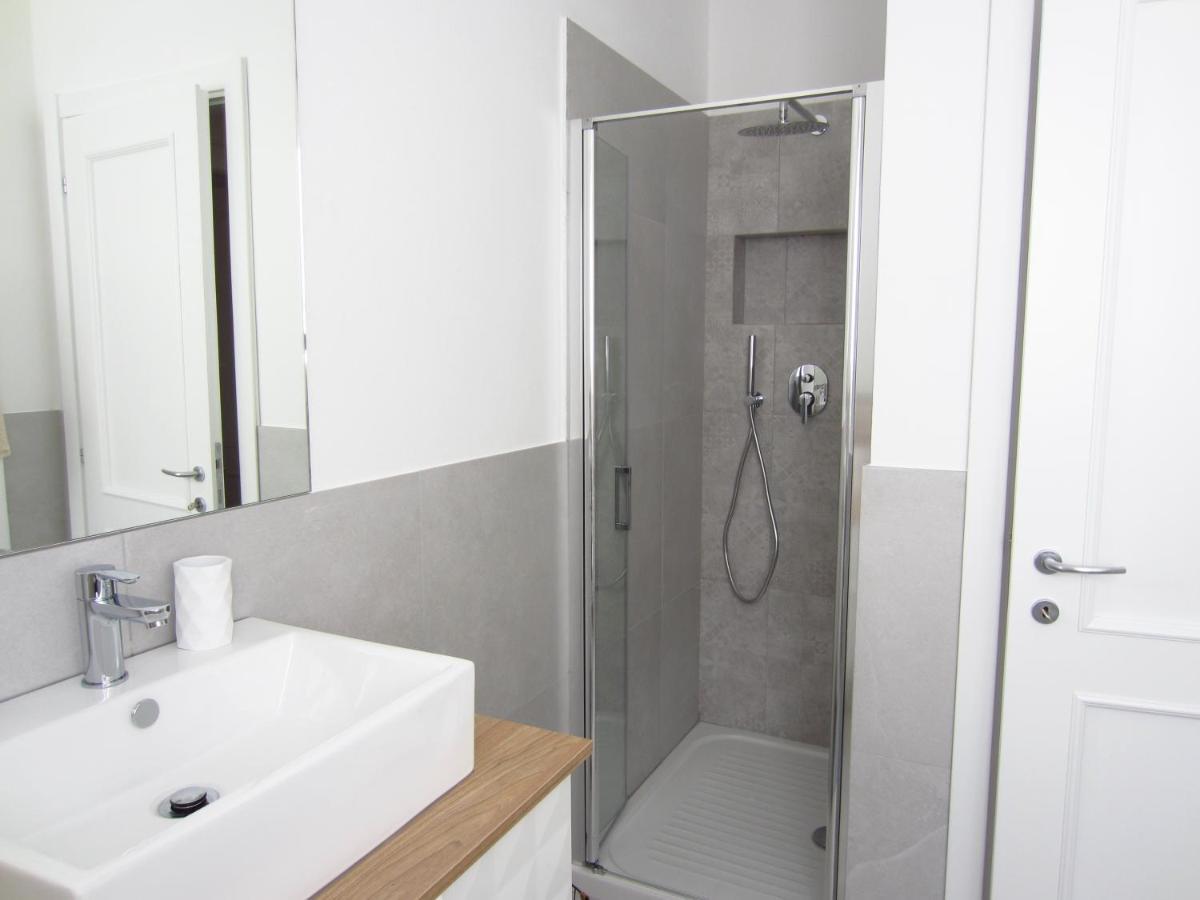 Happy Whale Apartment Rimini Exterior photo