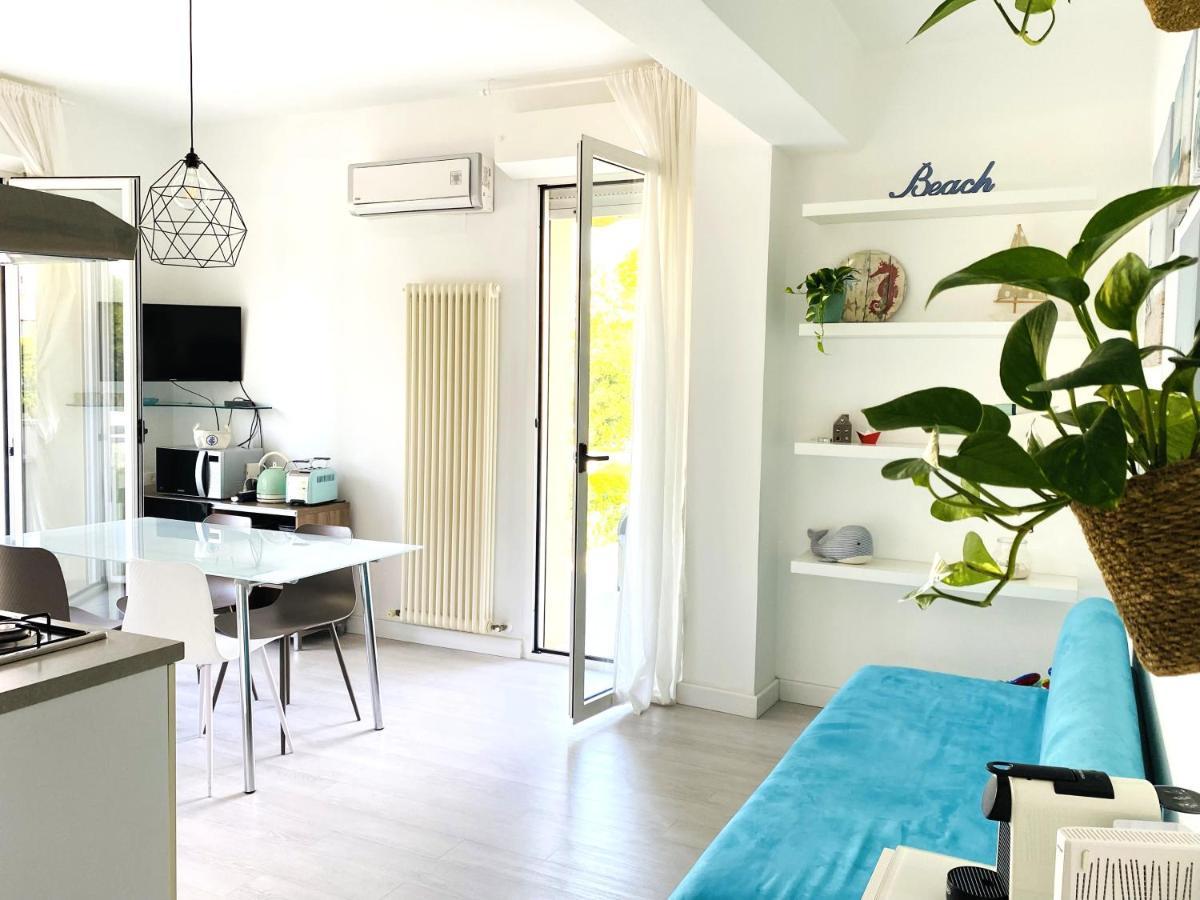 Happy Whale Apartment Rimini Exterior photo
