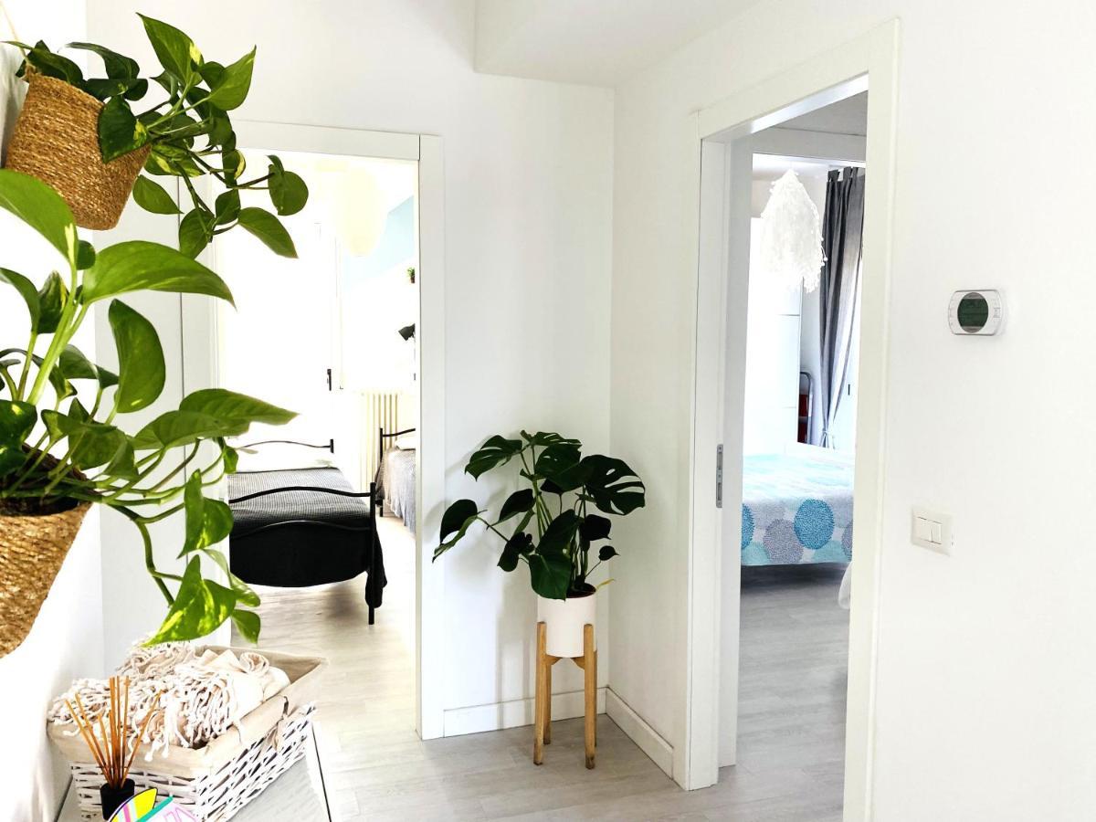 Happy Whale Apartment Rimini Exterior photo