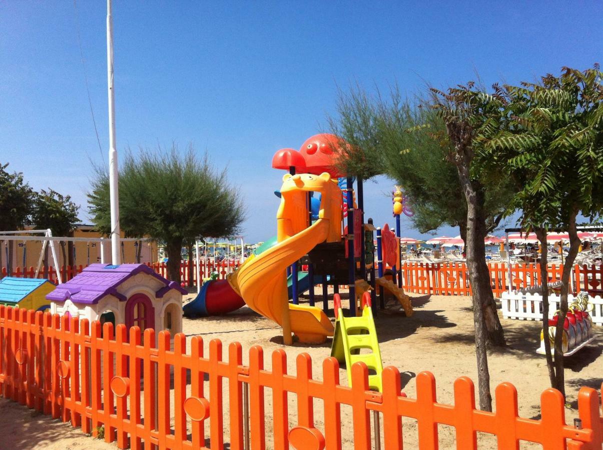 Happy Whale Apartment Rimini Exterior photo